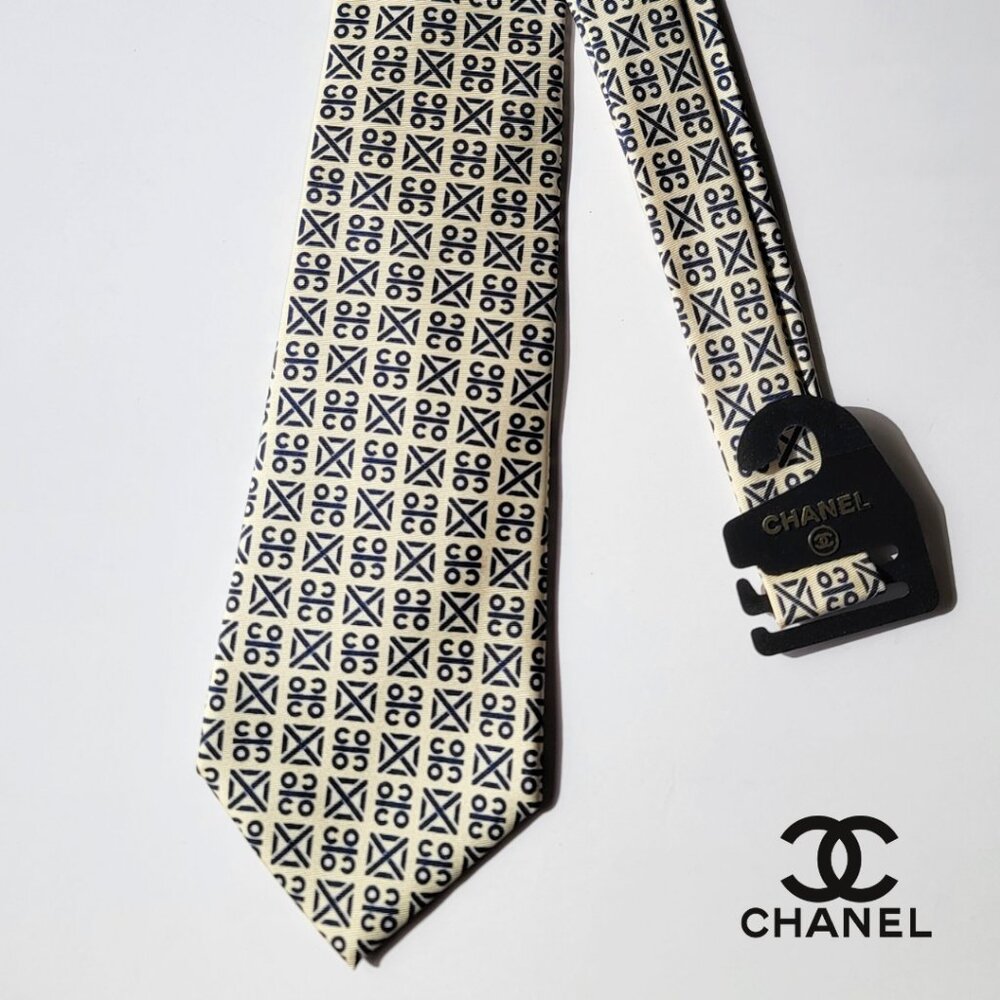 CHANEL Men's Vintage Tie 100% Silk Made in Italy ivory & navy blue COCO pattern